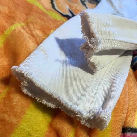 Skinny White Jeans | Adam Levine | Size 03 - Picture 3 of 6